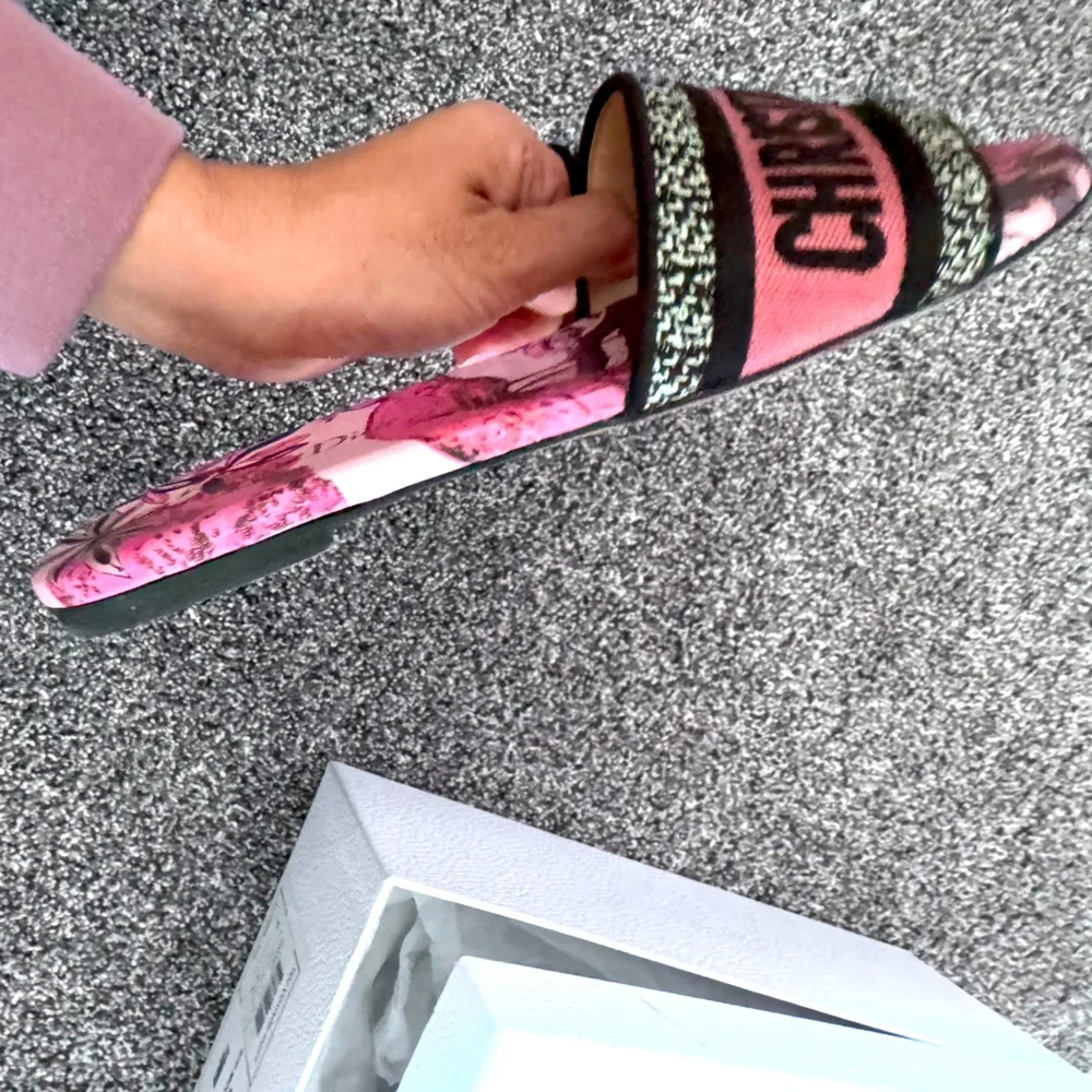 EUC🌸CHRISTIAN DIOR💐SOLDOUT LOGO SLIDES - Picture 6 of 11